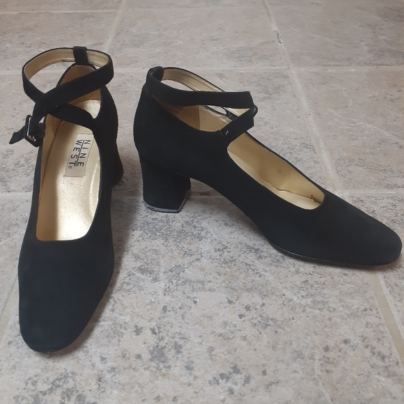 Shoes - Picture 2 of 3